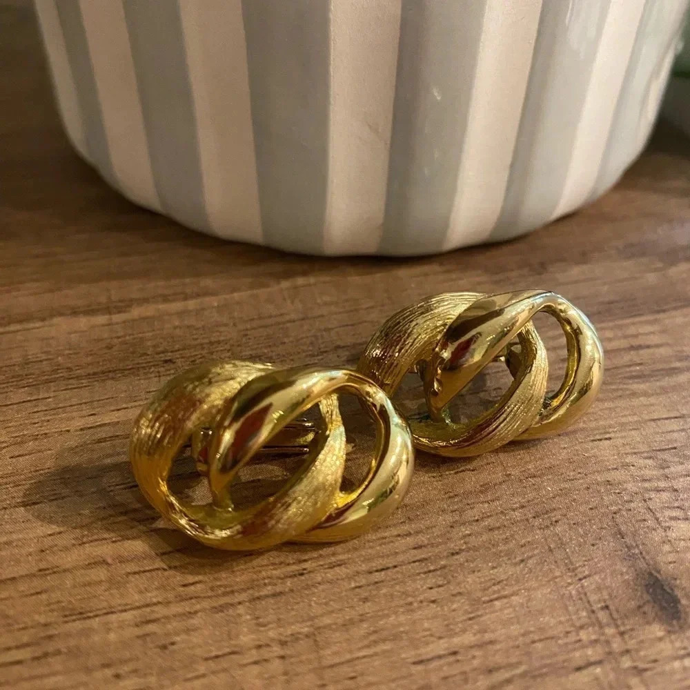 Vintage Napier Large Gold Tone Linked Screw Clip-On Earrings